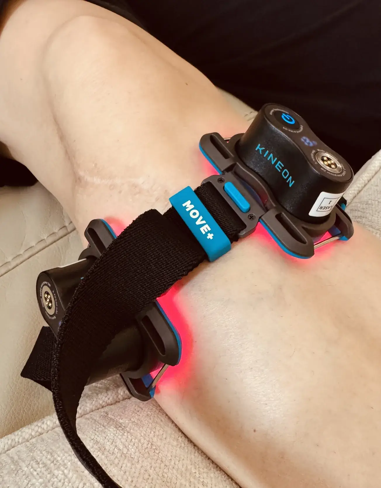 Kineon Move+ red light laser therapy applied to knee at Naturally Bronzed Wellness Studio, Great Neck NY